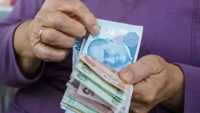 Ev Kadınlarına Emeklilik Yolu Gözüktü: Teklif TBMM Komisyonunda!