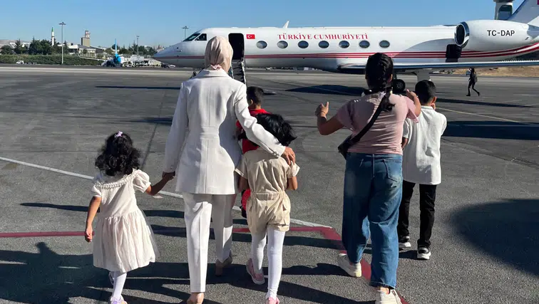 Türkiye, devlet korumasındaki 7 Suriyeli çocuğu yetkililere teslim etti