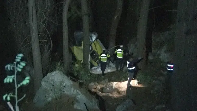 Antalya’da Araç Uçuruma Düştü: 2 Kişi Yaşamını Yitirdi