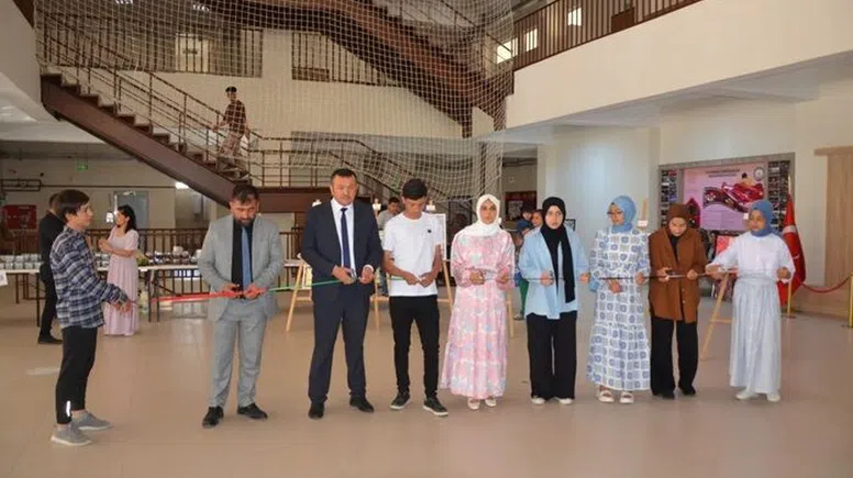 Öğrenciler Gazze için kermes düzenledi