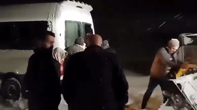 Kahramanmaraş'ta Karda Mahsur Kalan 10 Öğretmen Kurtarıldı