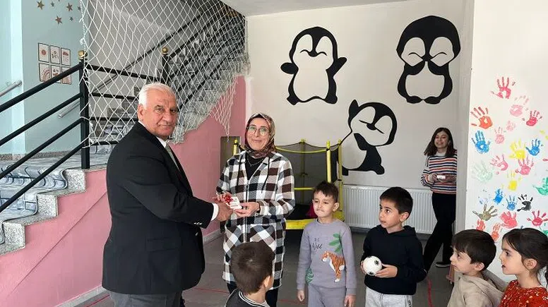 Başkan Cüce, İlçedeki Öğretmenleri Ziyaret Etti