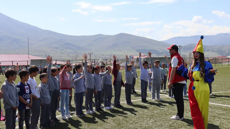Ekinözü’nde Geleneksel Çocuk Oyunları Şenliği Renkli Görüntülere Sahne Oldu
