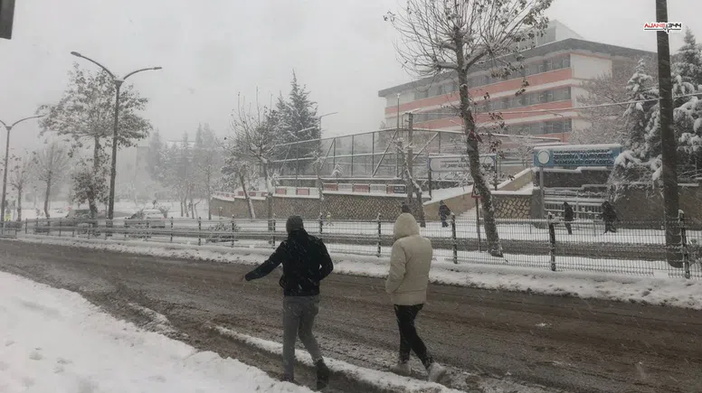 Kahramanmaraş beyazlara büründü