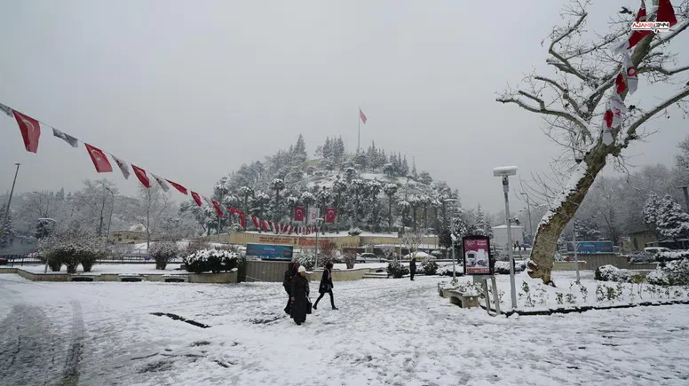 Yoğun kar nedeniyle eğitime ve kamuya 1 gün ara verildi