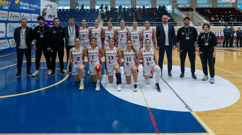 Üniversiteli Sporculardan Tarihi Performans