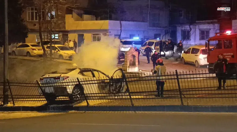 Dur İhtarına Uymayan Araç Bariyerlere Çarparak Alev Aldı