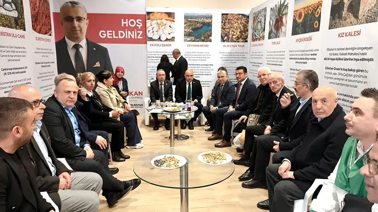 Elbistan Belediye Başkanı Standıyla Dikkat Çekti