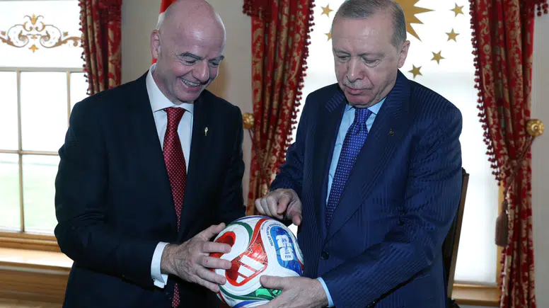Cumhurbaşkanı Erdoğan, FIFA Başkanı ile Dolmabahçe Sarayı'nda Görüşme Gerçekleştirdi
