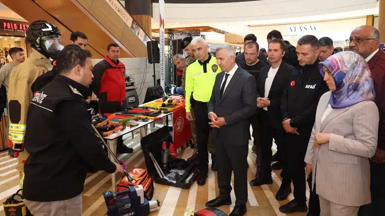 Büyükşehir İtfaiyesi'nden Trafik Haftası'na Özel Farkındalık Etkinliği Düzenlendi!