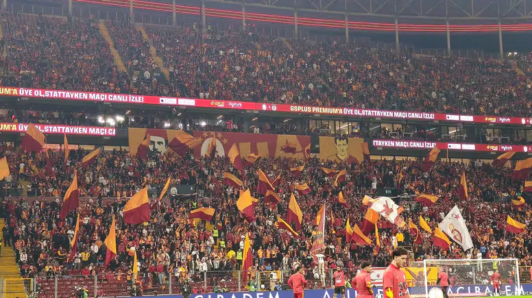 Dev Derbide Osimhen Şov: Galatasaray İlk Yarıyı 2-0 Önde Bitirdi