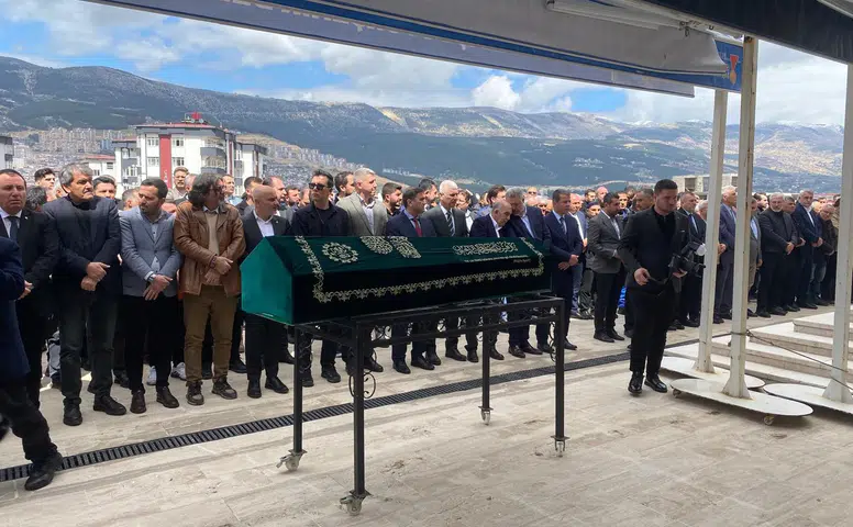 Ahmet Özdemir'in annesi Ayşe Özdemir son yolculuğuna uğurlandı.