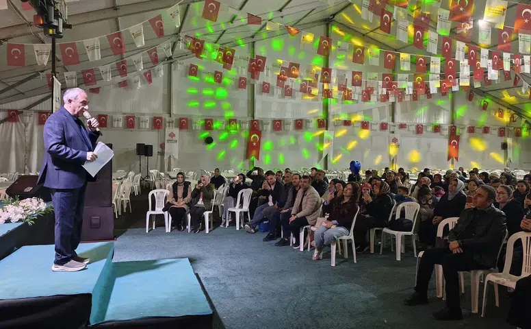 Nurullah Genç Ramazan etkinliğinde şiirleriyle büyüledi