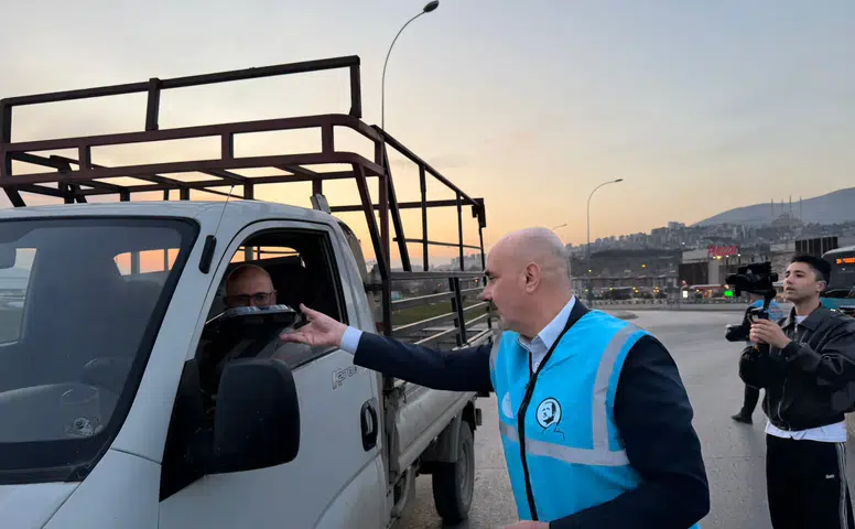 AK Parti'den İftara Dakikalar Kala Anlamlı İkram