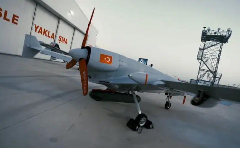 K2 Kamikaze İHA Sürü Uçuşuyla Sahneye Çıktı