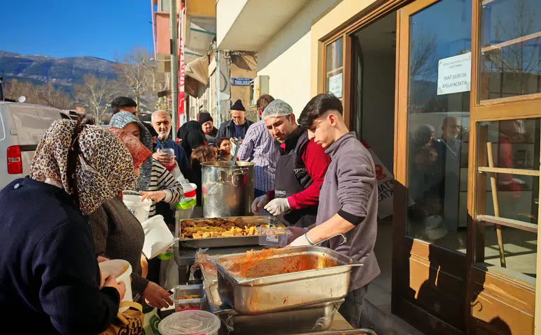 Şekerli Vakfı’ndan Her Gün 2 Bin Kişiye İftar Yemeği