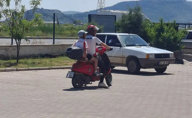 İstiklalspor’a Erken Destek: Baba Oğul Tribünde
