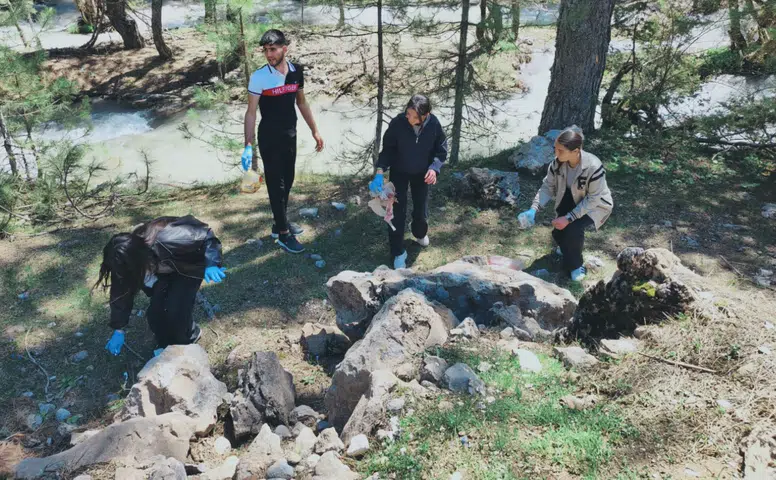 GEBEN’İN GENÇ MUHAFIZLARI DOĞA İÇİN EL ELE VERDİ: MİLLİ PARK PIRIL PIRIL!