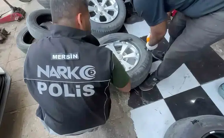 Araç Lastiğinde Saklanan 8 Kilo Yasaklı Madde Ele Geçirildi