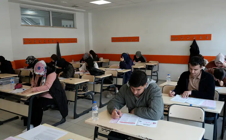 Gençler, Büyükşehir'in Deneme Sınavlarıyla Sınav Heyecanını Yaşıyor!