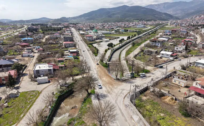 Büyükşehir, Türkoğlu Şekeroba'nın Ulaşım Altyapısında Devrim Niteliğinde İyileştirmeler Gerçekleştiriyor!
