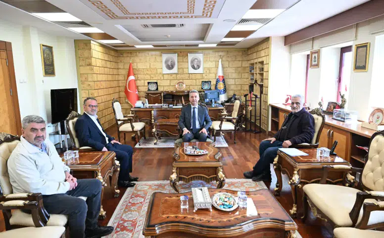 Cemre Anadolu Derneği'nden KSÜ Rektörü Okumuş'a ziyaret