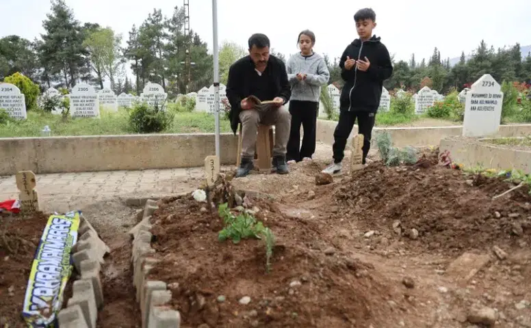 Silahlı saldırıda hayatını kaybeden çocukların mezarlarında gözyaşı hakim