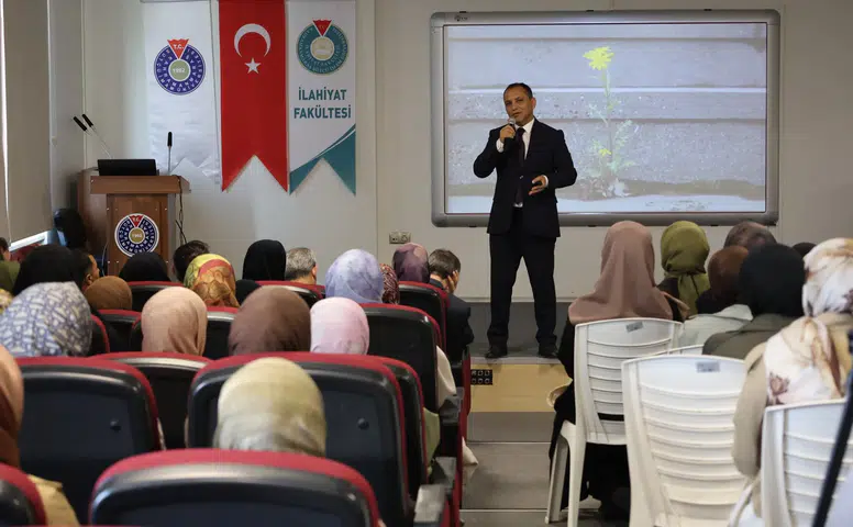 Müdür Erhan Baydur Öğrencilerle Söyleşide Buluştu