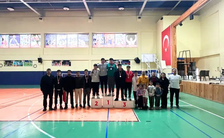Kahramanmaraş’ta badminton heyecanı! İl birinciliği tamamlandı