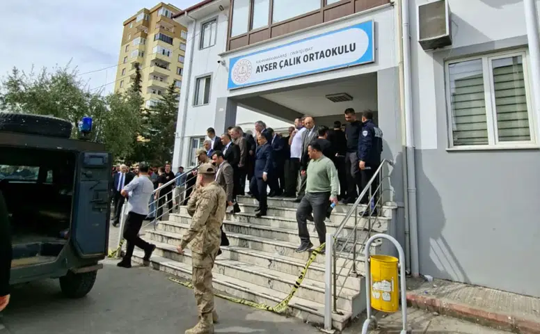 Okula Sardıran Öğrencinin Polis Babası Gözaltına Alındı