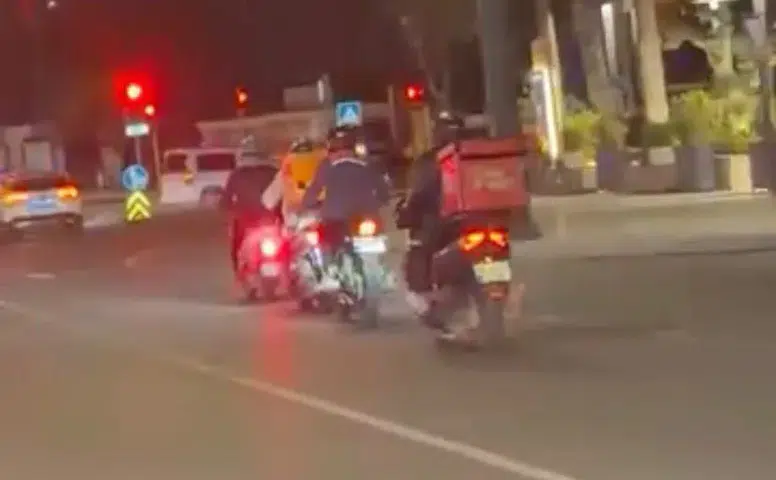 Trafikte Kovalamaca: 4 Motosikletçi Kuralları Hiçe Saydı