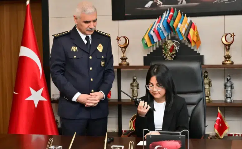 Çocuklar Emniyet Müdürlüğü Makamını Devraldı
