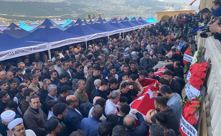 Okul saldırısında ölen masum yavrulara son görev!