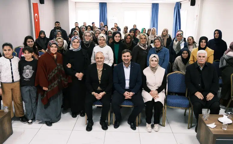 Andırın'da Büyükşehir’in "Aile İçi İletişim" Konferansı Büyük İlgiyle Karşılandı!