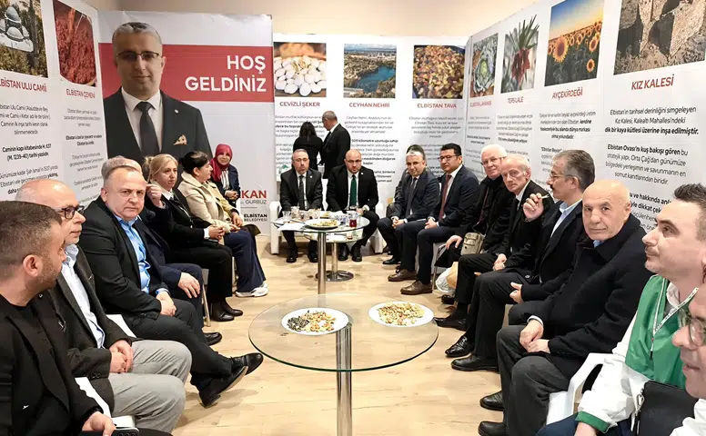 Elbistan Belediye Başkanı Standıyla Dikkat Çekti