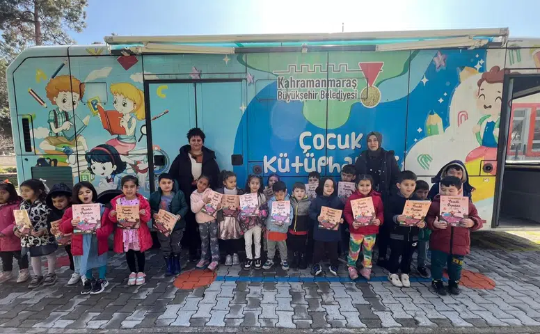 Kahramanmaraş’ta mobil kütüphane seferberliği! Yüzlerce çocuk kitapla buluştu