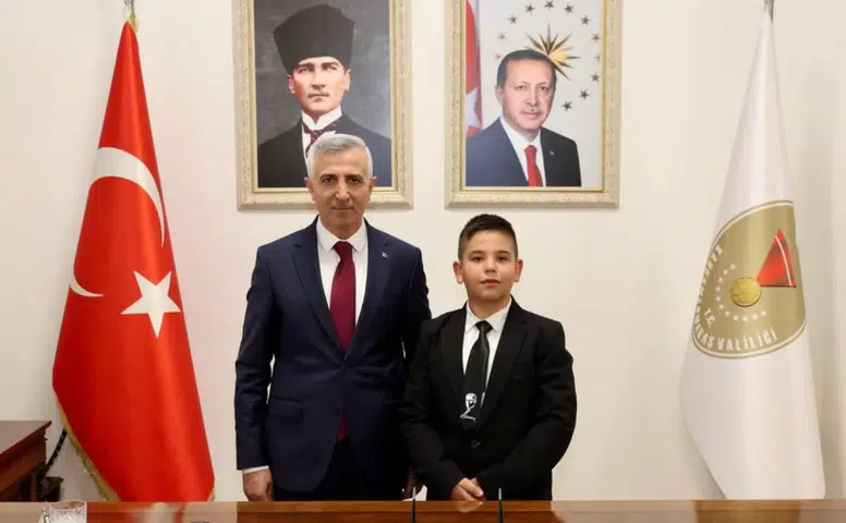 Valilik Makamı 23 Nisan’da Çocuğa Emanet Edildi