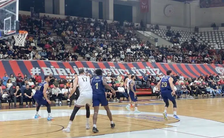 İstiklal Basketbol Play-Off İlk Maçında Devreyi Eşitlikle Geçti