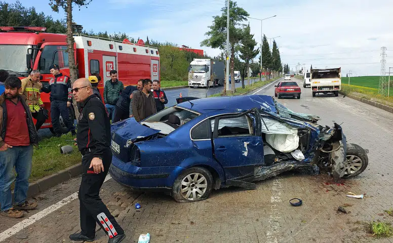 Kahramanmaraş OSB Girişinde Kaza: İtfaiye Vatandaşı Kurtardı