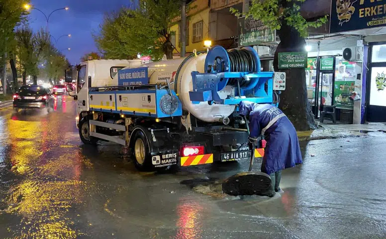 Sağanak Yağışların Yarattığı Sorunlar Hızla Ortadan Kaldırılıyor