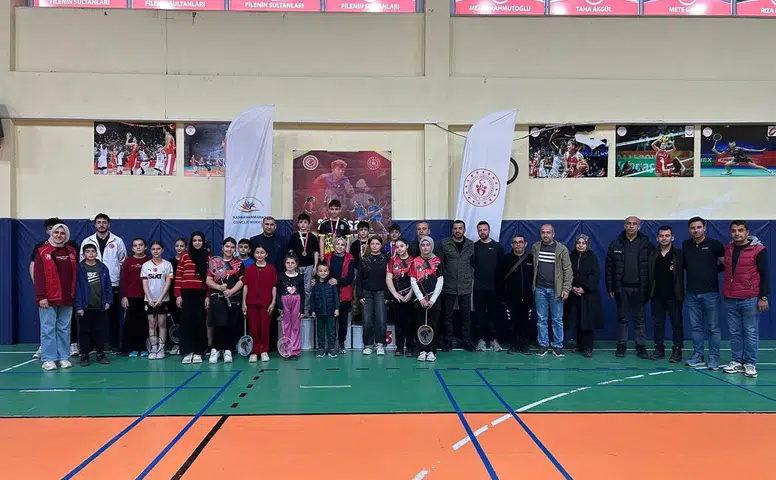 23 Nisan Coşkusu Sahaya Taşındı: Badminton Heyecanı