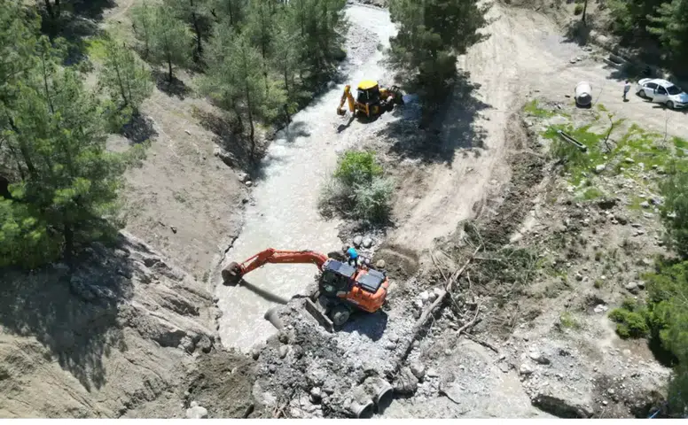 Mahallelerde Ulaşım İçin Yoğun Mesai Sürüyor
