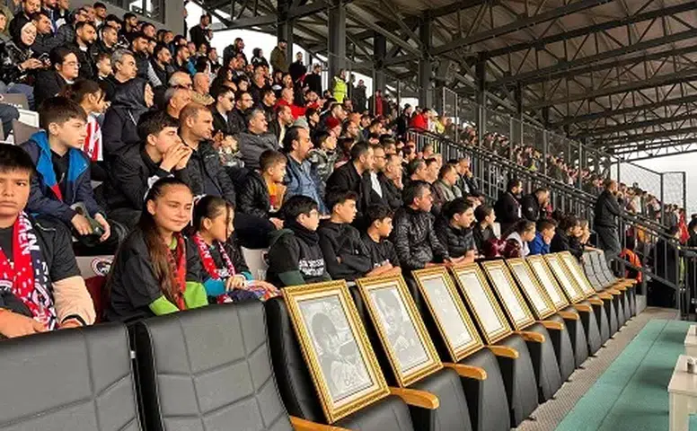 Kahramanmaraş’ta Anlamlı Anma Tribünlere Yansıdı