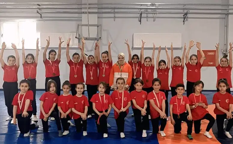 Göksun’da Minik Sporcular Piste Çıktı: Cimnastik Yarışması Tamamlandı