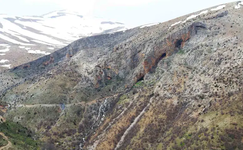 Binboğa Dağı’nda Kar Suları Şelale Oldu
