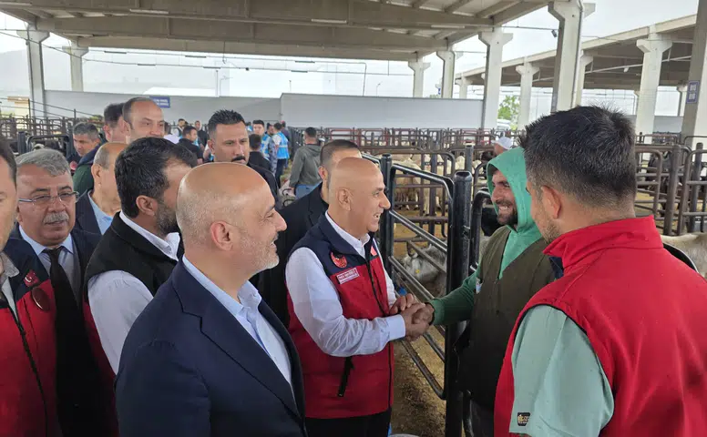 Vahit Kirişci’den Canlı Hayvan Borsası’na Ziyaret