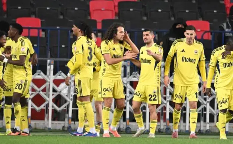 Fenerbahçe Konyada İlk Yarıyı Önde Kapattı