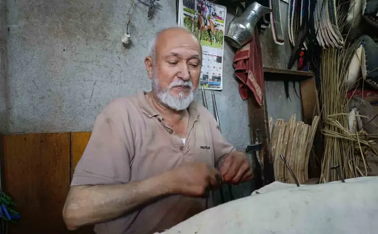 60 yıllık semer ustası mesleğini yaşatmaya çalışıyor