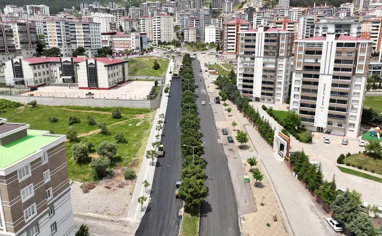 Büyükşehir, Ahır Dağı Caddesi’nde Asfalt Çalışmalarına Devam Ediyor