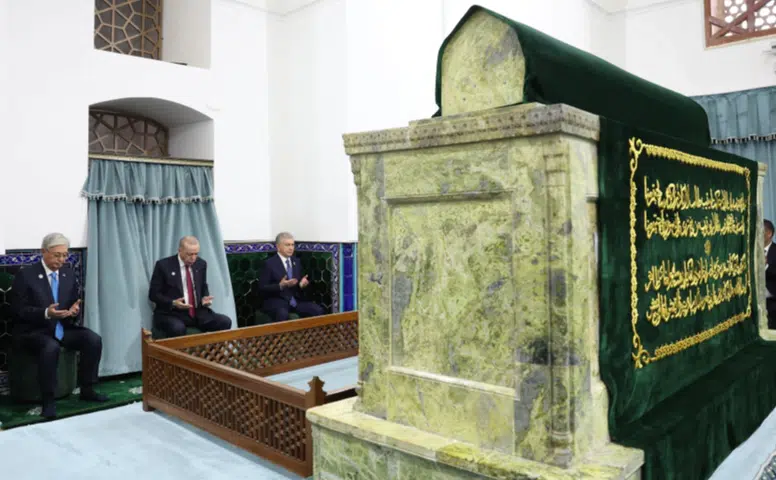 Cumhurbaşkanı Erdoğan, Türkistan'da kültür gezisinde